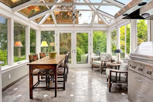 sunroom-dining-area